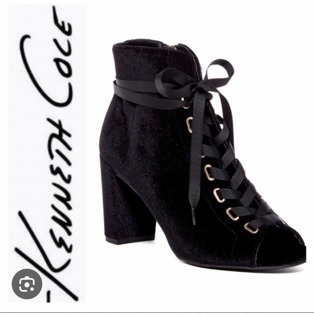 Kenneth Cole Reaction booties Women’s Size 5.